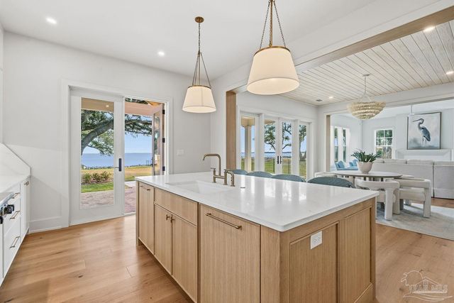 803 Bayshore Dr, Pensacola, FL 32507