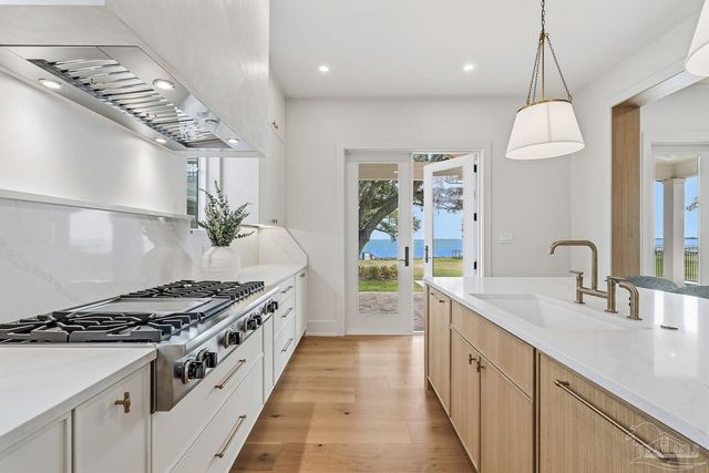 803 Bayshore Dr, Pensacola, FL 32507