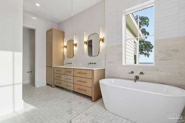 803 Bayshore Dr, Pensacola, FL 32507