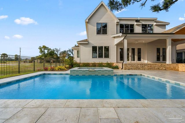 803 Bayshore Dr, Pensacola, FL 32507