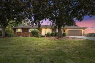 10130 W Scepter CIRCLE, Franklin, WI 53132