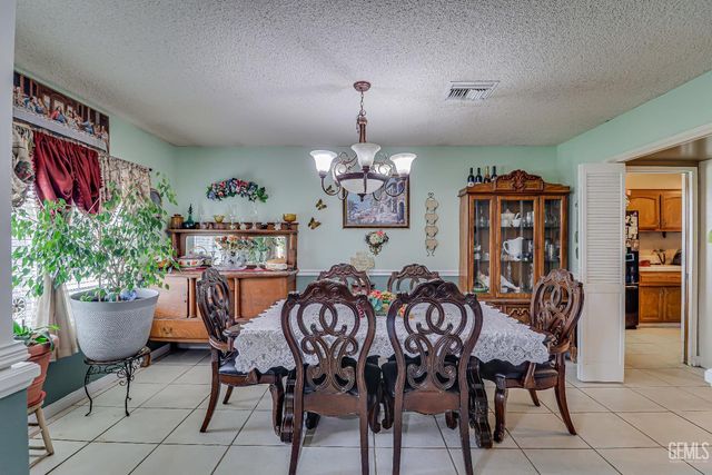 6712 Noah Avenue, Bakersfield, CA 93308