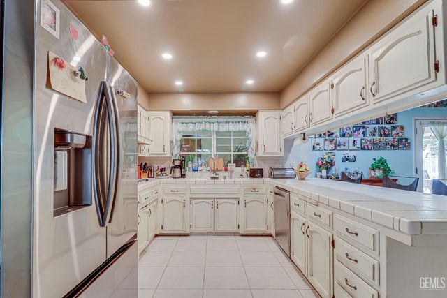 6712 Noah Avenue, Bakersfield, CA 93308