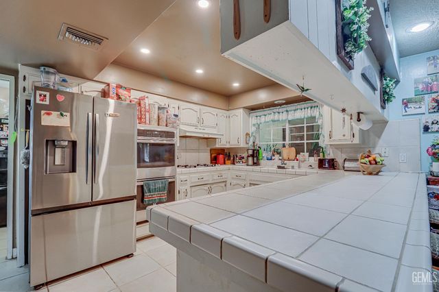 6712 Noah Avenue, Bakersfield, CA 93308