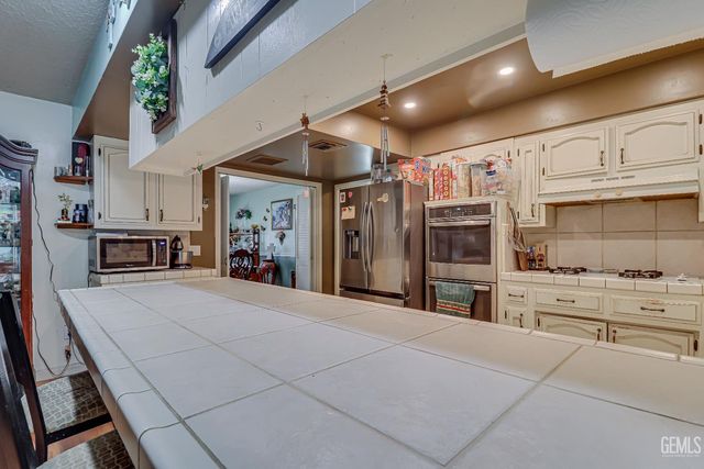 6712 Noah Avenue, Bakersfield, CA 93308