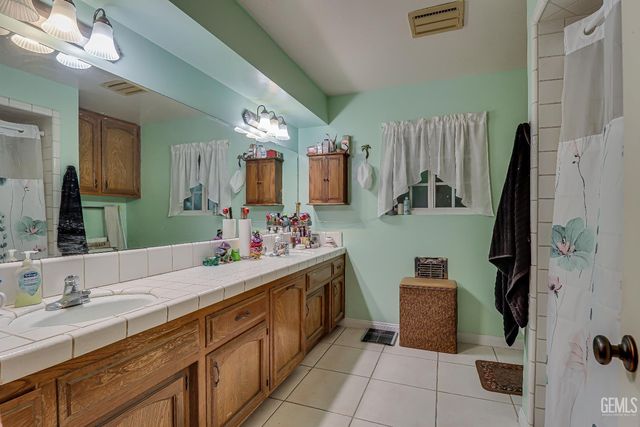 6712 Noah Avenue, Bakersfield, CA 93308