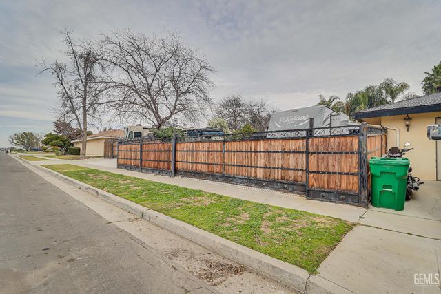 6712 Noah Avenue, Bakersfield, CA 93308