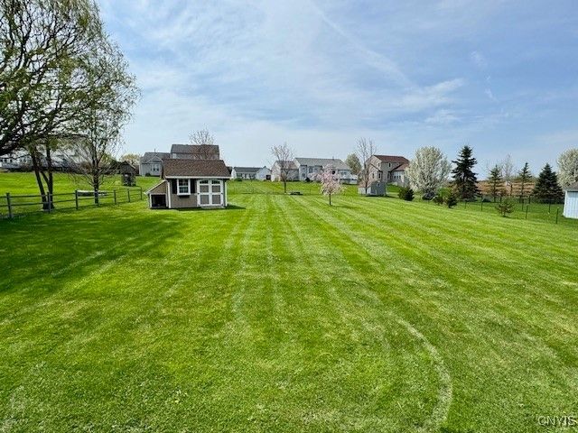 4757 Manor Hill Dr, Onondaga, NY 13215