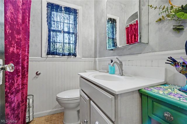 1952 Canton Road, Akron, OH 44312