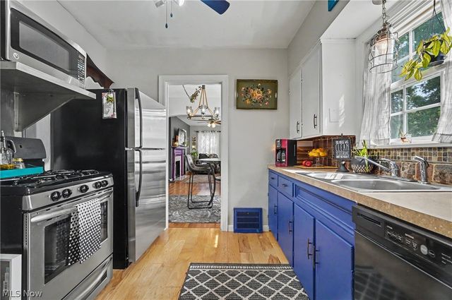 1952 Canton Road, Akron, OH 44312