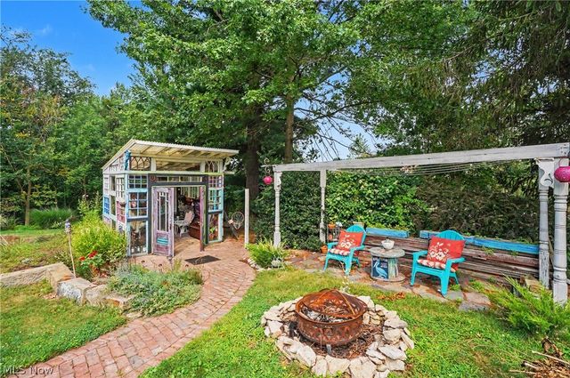 1952 Canton Road, Akron, OH 44312