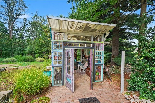 1952 Canton Road, Akron, OH 44312