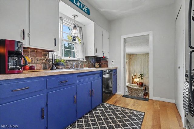 1952 Canton Road, Akron, OH 44312
