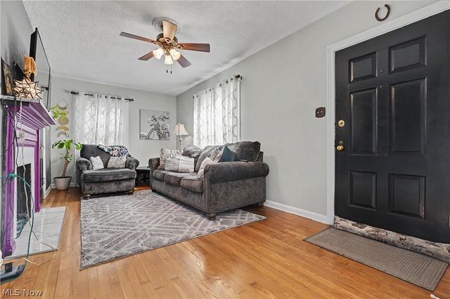 1952 Canton Road, Akron, OH 44312