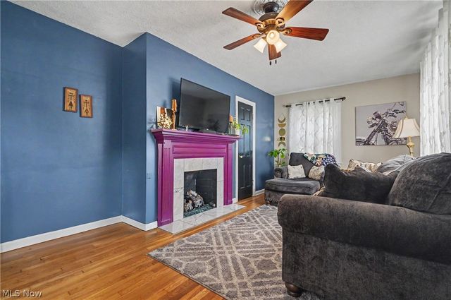 1952 Canton Road, Akron, OH 44312