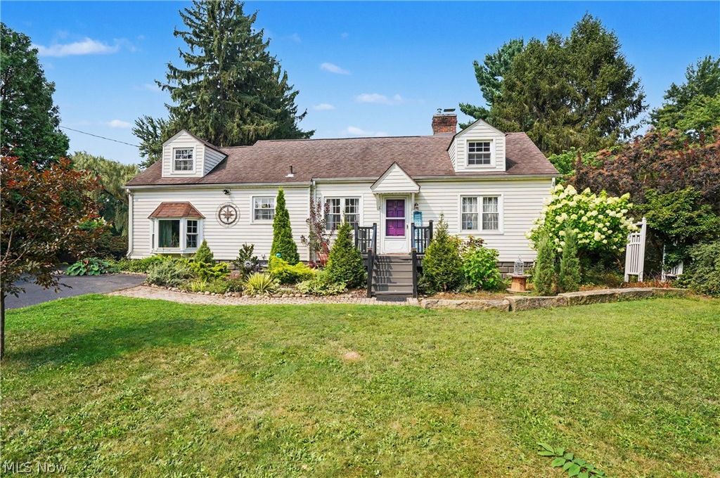 1952 Canton Road, Akron, OH 44312