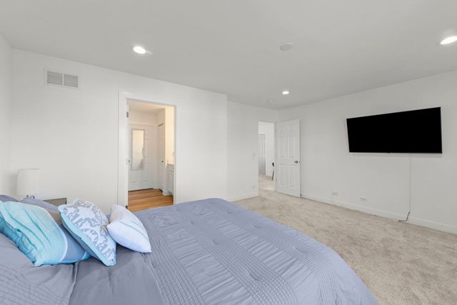 110 Easton Drive, Gilberts, IL 60136