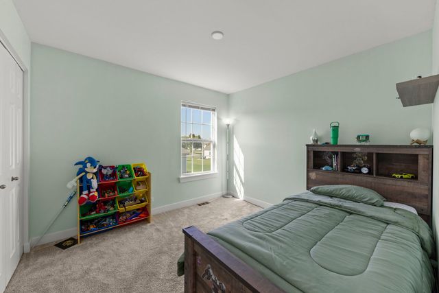 110 Easton Drive, Gilberts, IL 60136