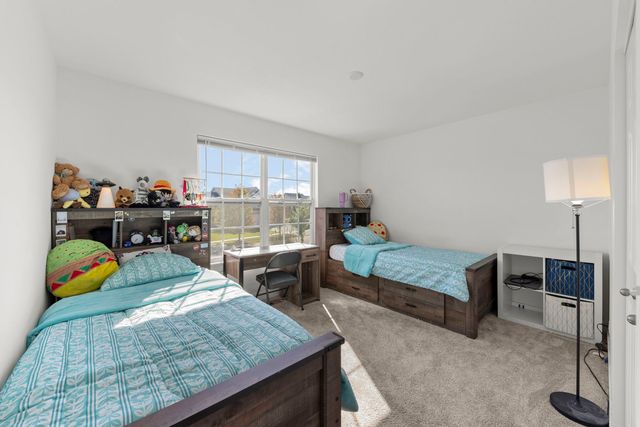 110 Easton Drive, Gilberts, IL 60136