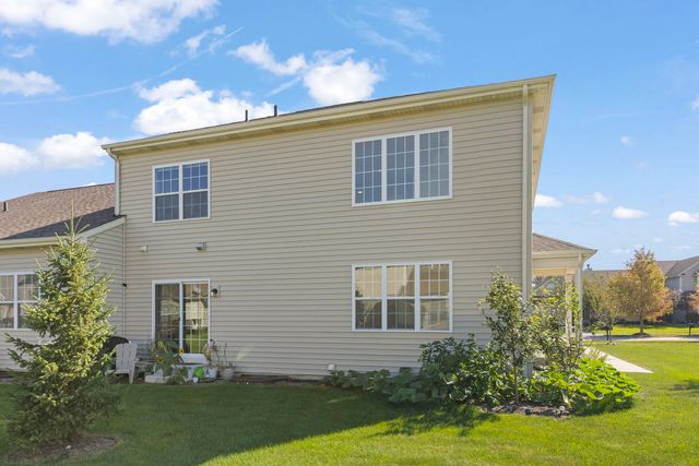 110 Easton Drive, Gilberts, IL 60136