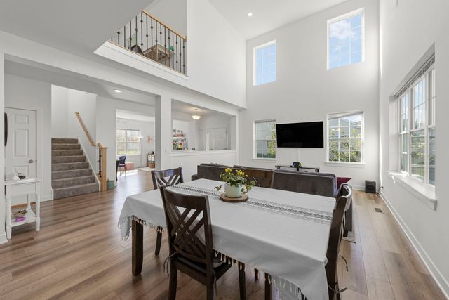 110 Easton Drive, Gilberts, IL 60136