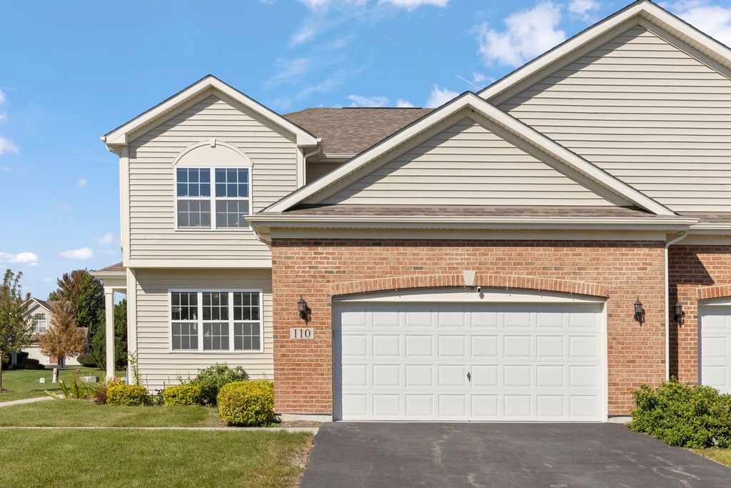 110 Easton Drive, Gilberts, IL 60136