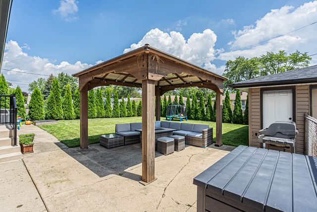 957 N HOWARD Avenue, Addison, IL 60101