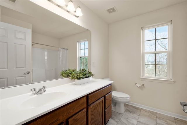 2076 Majestic Dr, North Strabane, PA 15317