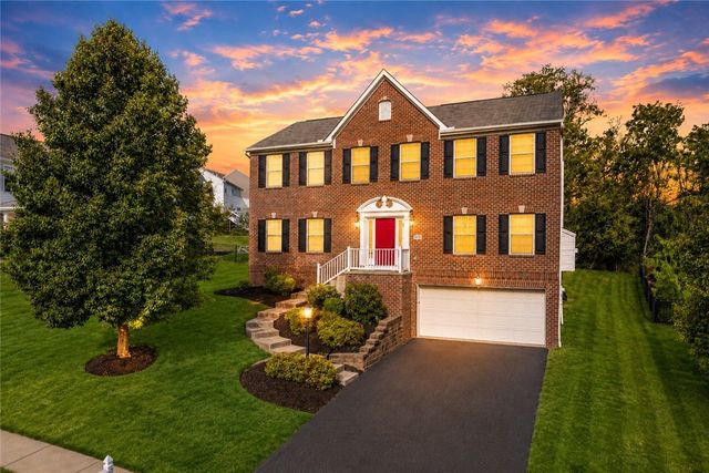 2076 Majestic Dr, North Strabane, PA 15317