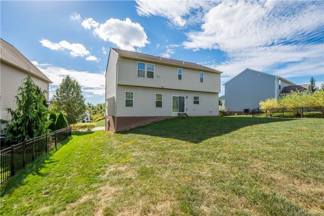 2076 Majestic Dr, North Strabane, PA 15317
