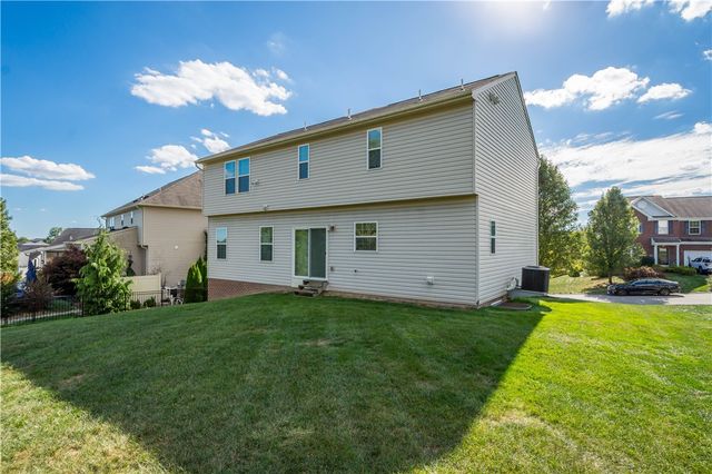 2076 Majestic Dr, North Strabane, PA 15317