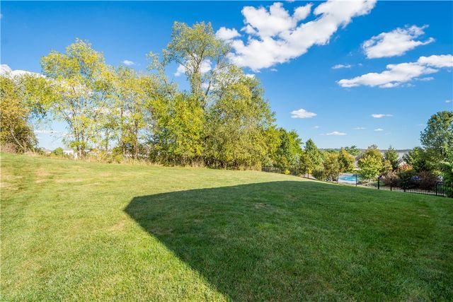 2076 Majestic Dr, North Strabane, PA 15317