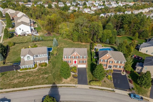 2076 Majestic Dr, North Strabane, PA 15317