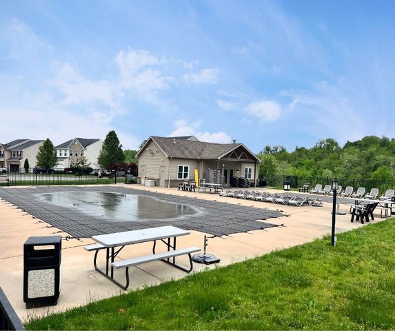 2076 Majestic Dr, North Strabane, PA 15317