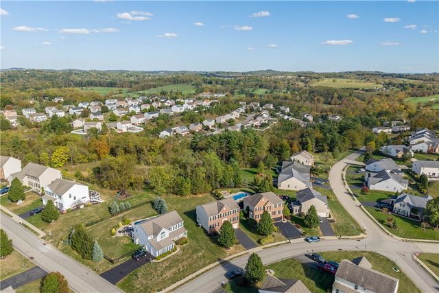 2076 Majestic Dr, North Strabane, PA 15317