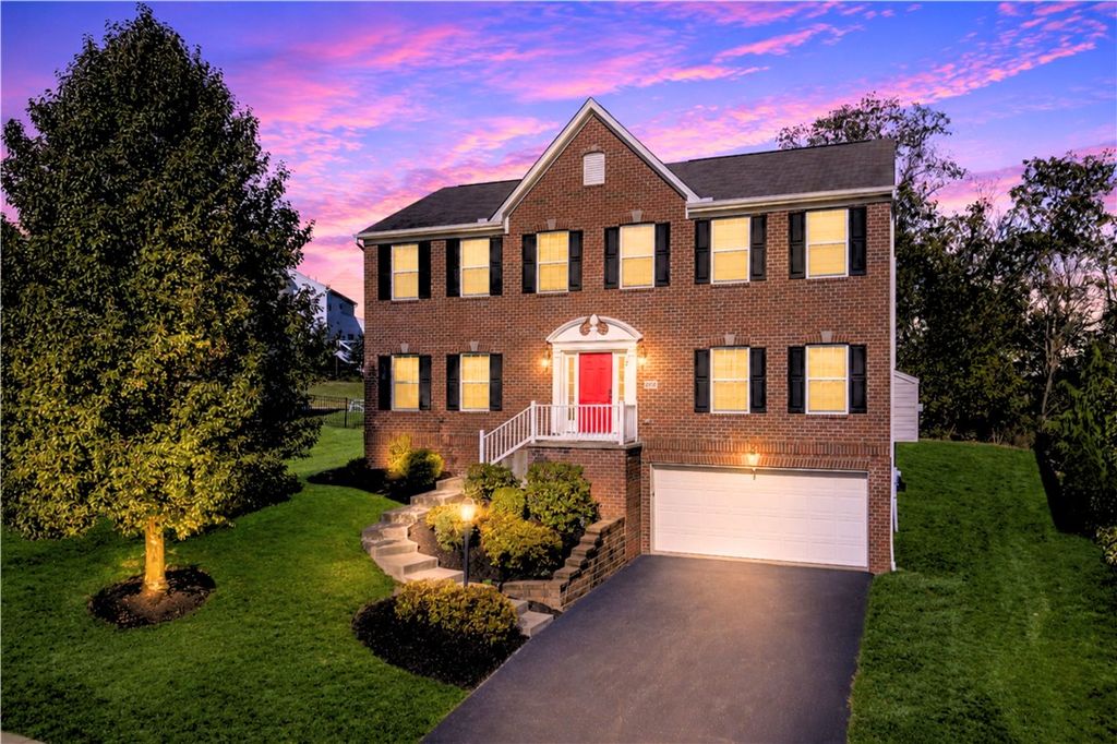 2076 Majestic Dr, North Strabane, PA 15317