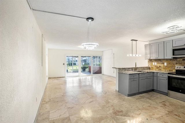 2424 W TAMPA BAY BOULEVARD I103, Tampa, FL 33607