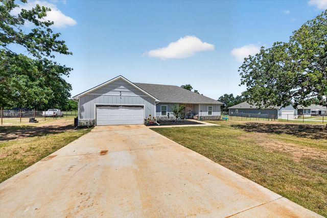223 Julian Lane, Poolville, TX 76487