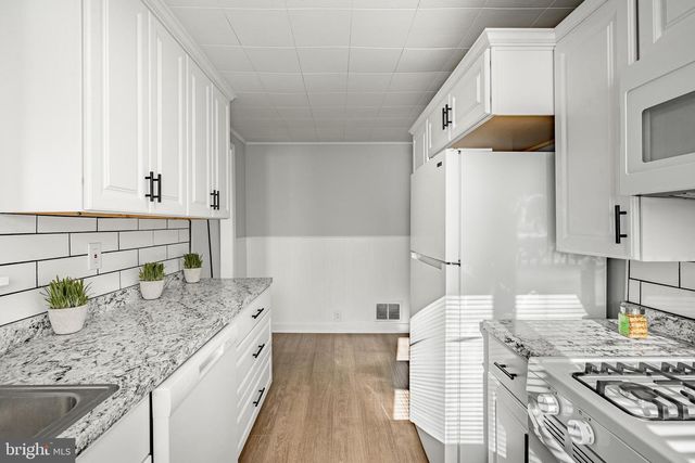 8 GARRETT RD, Wilmington, DE 19809