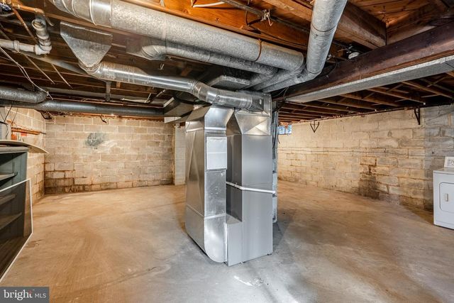 8 GARRETT RD, Wilmington, DE 19809