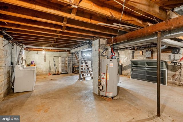 8 GARRETT RD, Wilmington, DE 19809