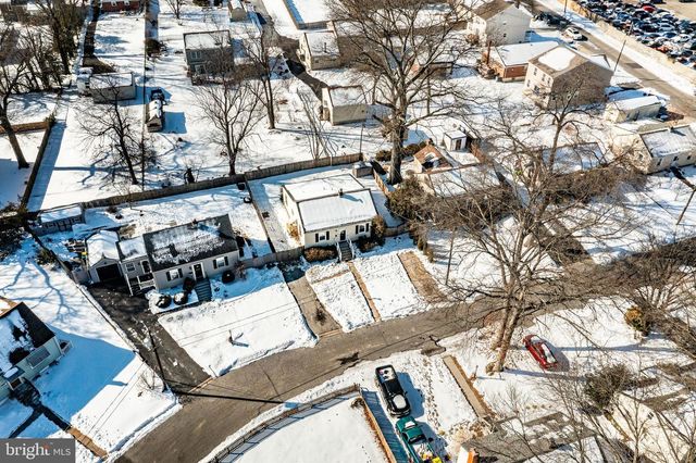 8 GARRETT RD, Wilmington, DE 19809