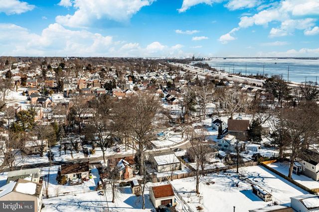 8 GARRETT RD, Wilmington, DE 19809