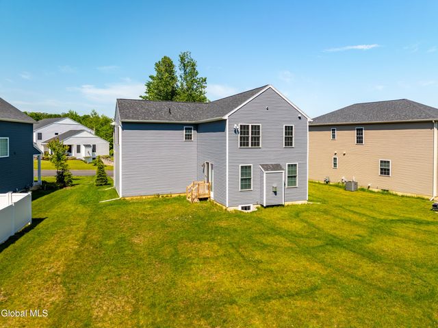 27 Wheatfield Way, Mechanicville, NY 12118