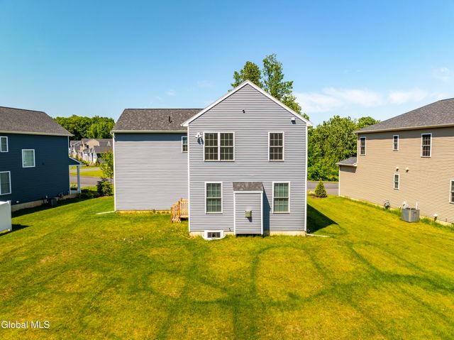 27 Wheatfield Way, Mechanicville, NY 12118