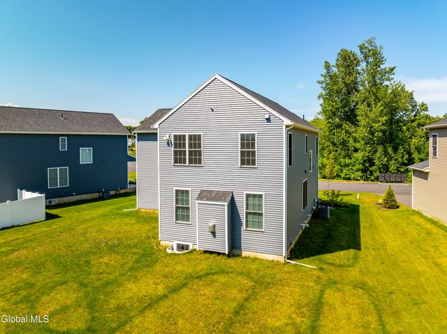 27 Wheatfield Way, Mechanicville, NY 12118