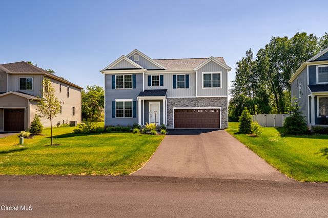 27 Wheatfield Way, Mechanicville, NY 12118