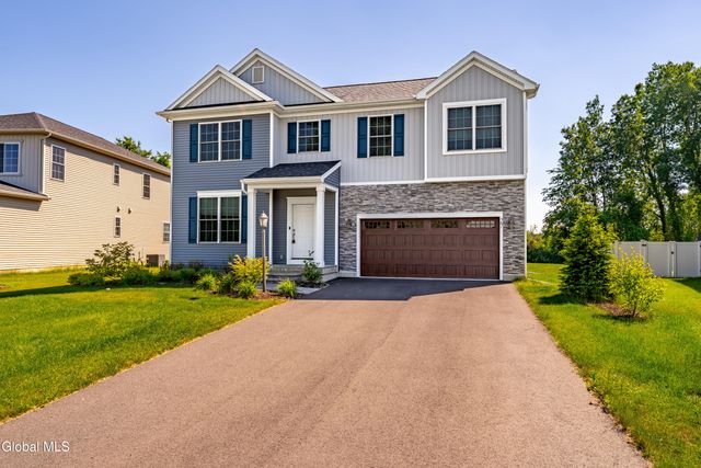 27 Wheatfield Way, Mechanicville, NY 12118