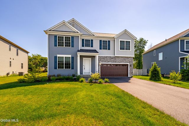 27 Wheatfield Way, Mechanicville, NY 12118