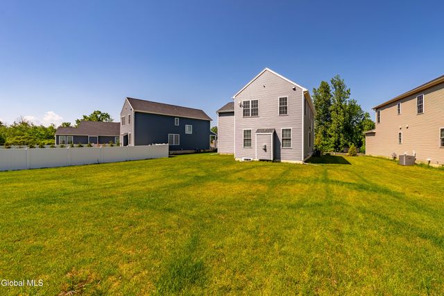 27 Wheatfield Way, Mechanicville, NY 12118